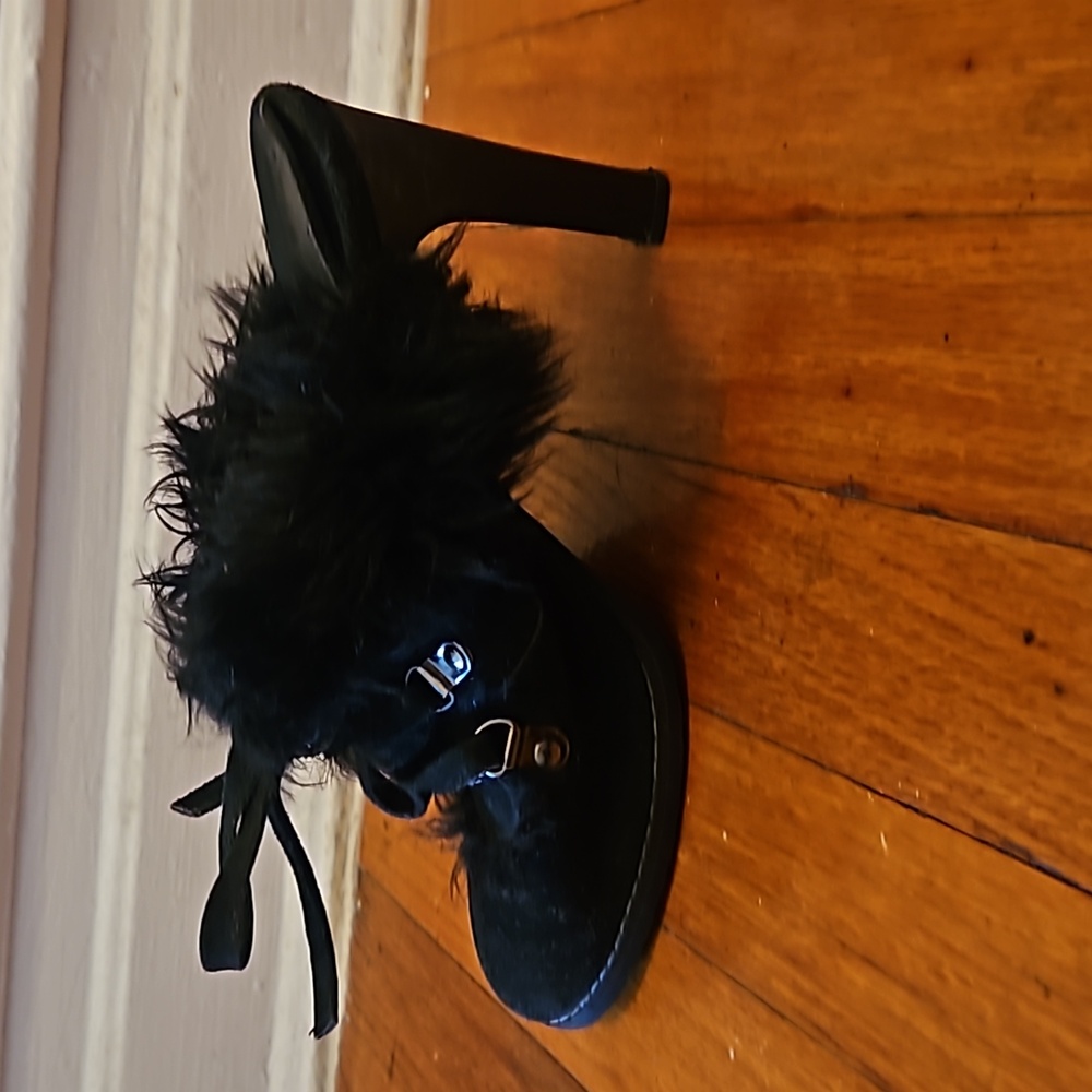 Cute Newport News Black Suede Lace-up Stiletto Clogs with Faux Fur Trim size 7.5 - Picture 4 of 12